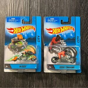 Hot Wheels City Motorcycles Set of 2 W-OOZIE Dodge Tomahawk